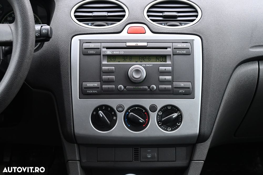 Ford Focus 1.6i 16V Ghia - 7