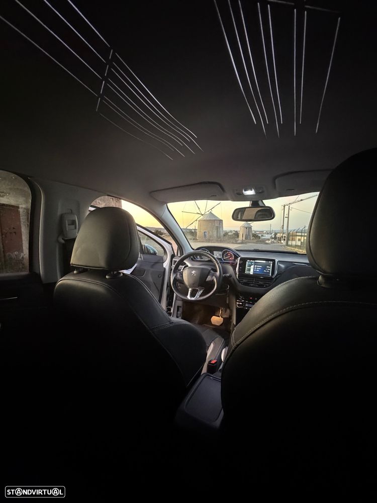 Peugeot 2008 1.6 e-HDi Allure 2-Tronic - 9