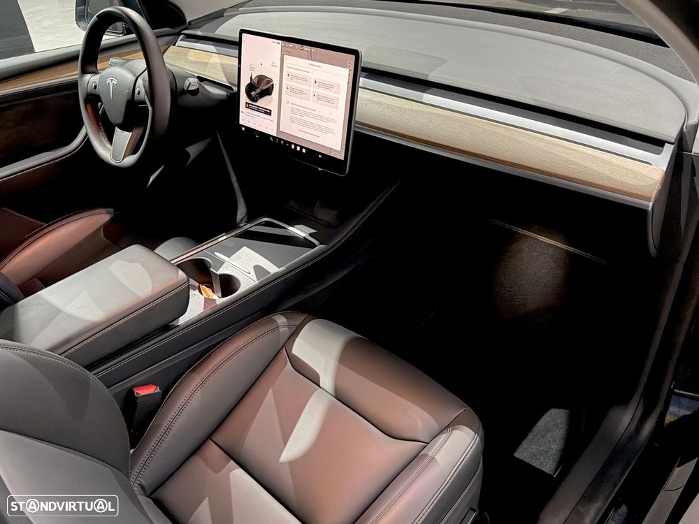 Tesla Model Y Performance Dual Motor AWD - 14