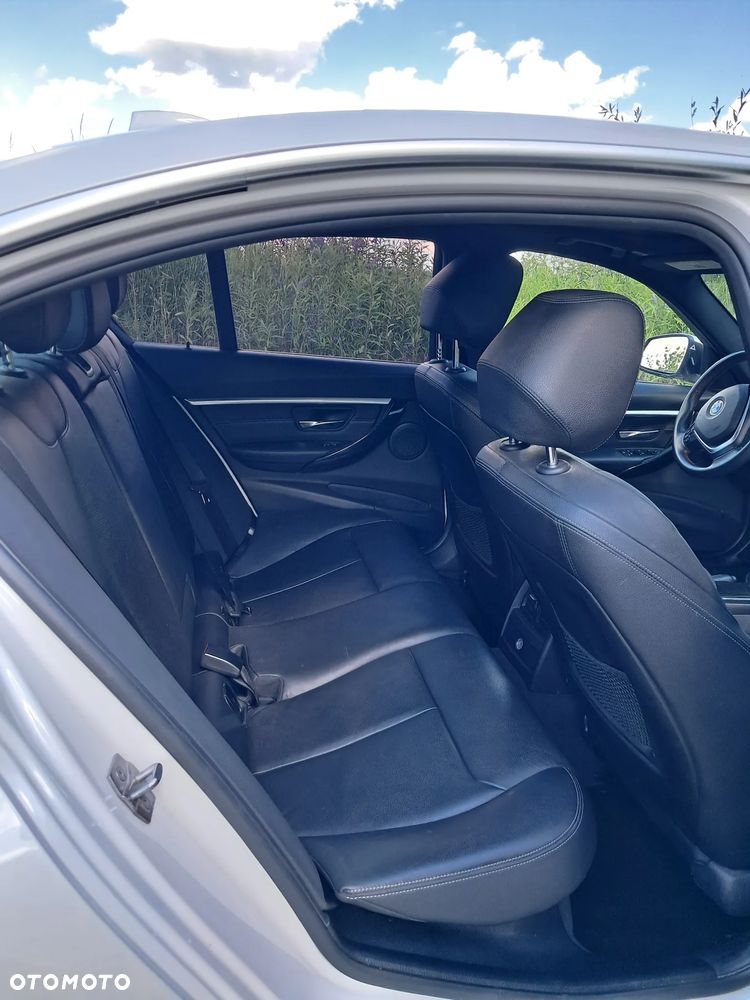 BMW Seria 3 330i - 15