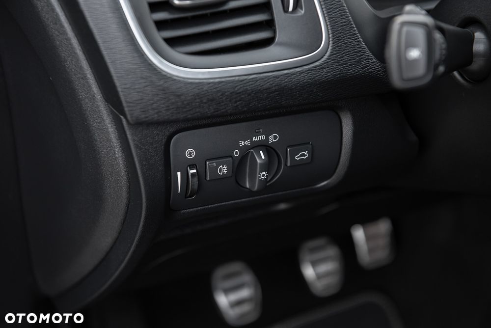 Volvo V40 D2 Drive-E R-Design Kinetic - 27