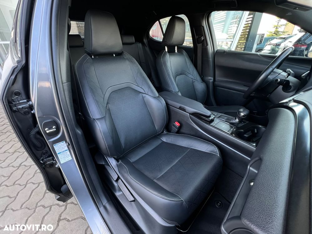 Lexus UX 250h (E-FOUR) Executive Line - 19
