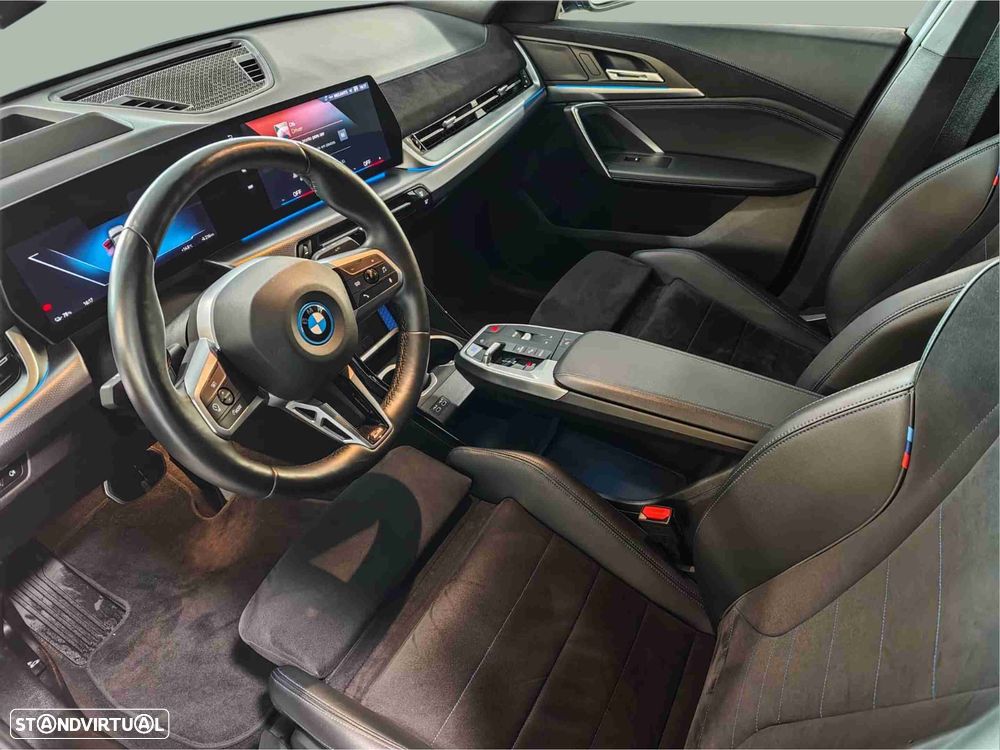 BMW iX2 eDrive20 Pack Desportivo M Pro - 9