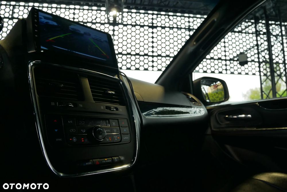 Dodge Grand Caravan - 17