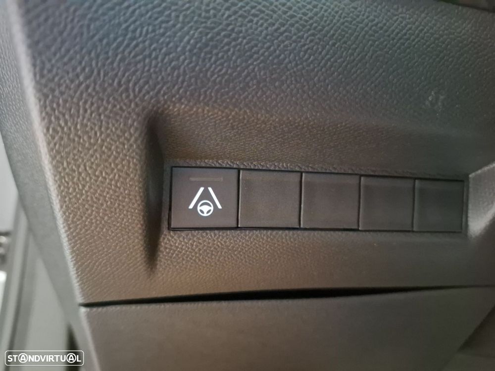 Peugeot e-2008 54 kWh GT - 24