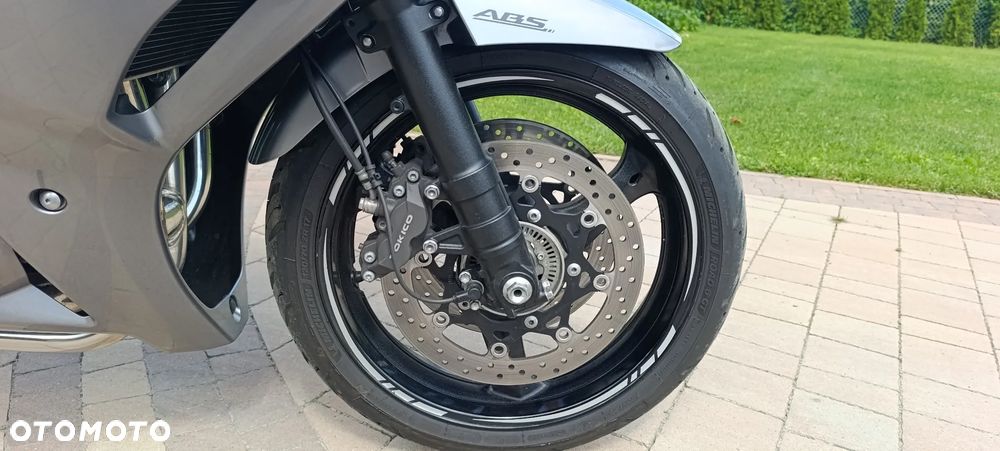 Suzuki GSX - 27