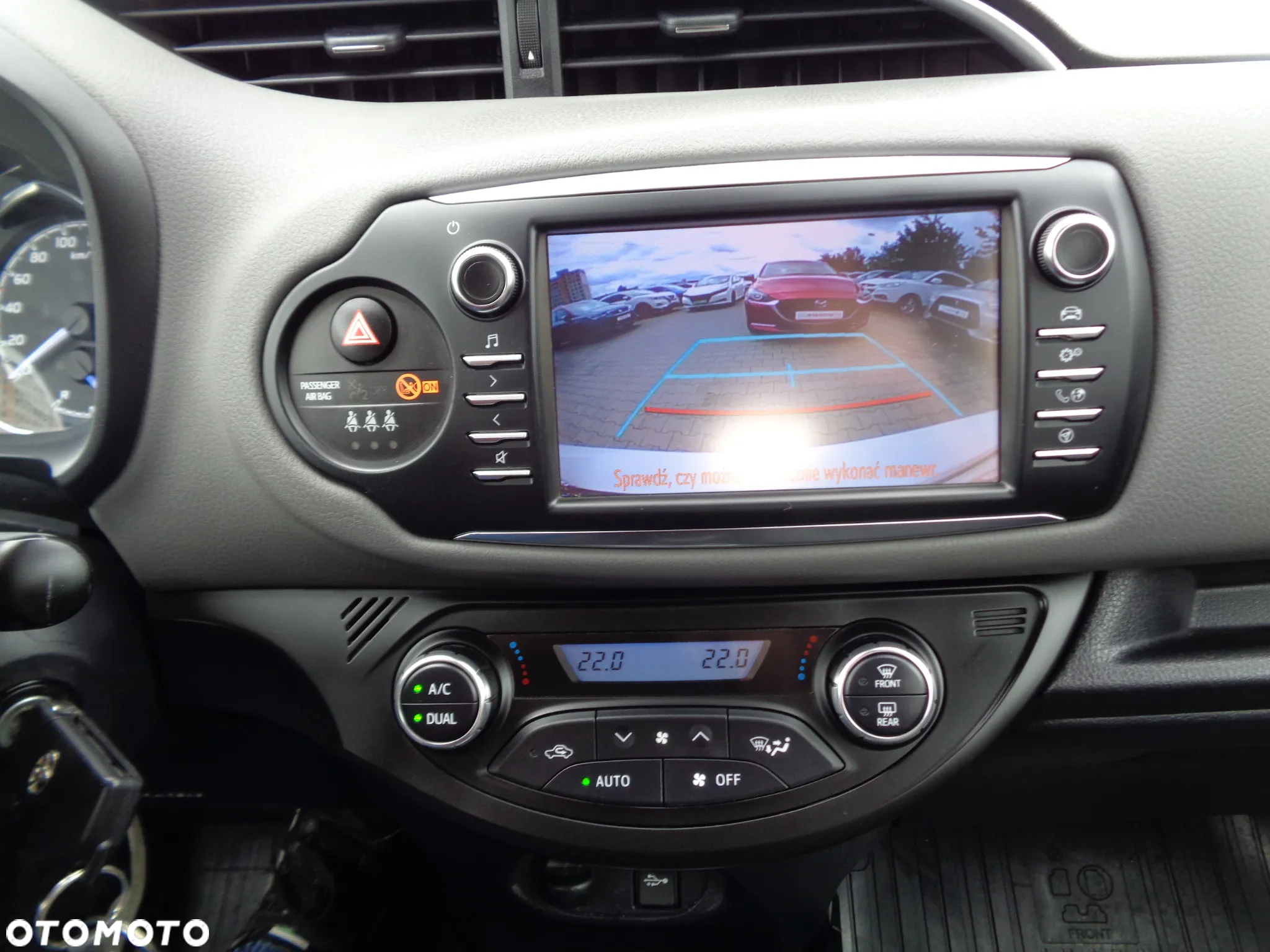Toyota Yaris Hybrid 100 Premium - 11
