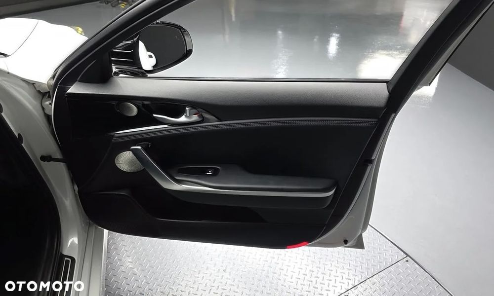 Kia Stinger - 14