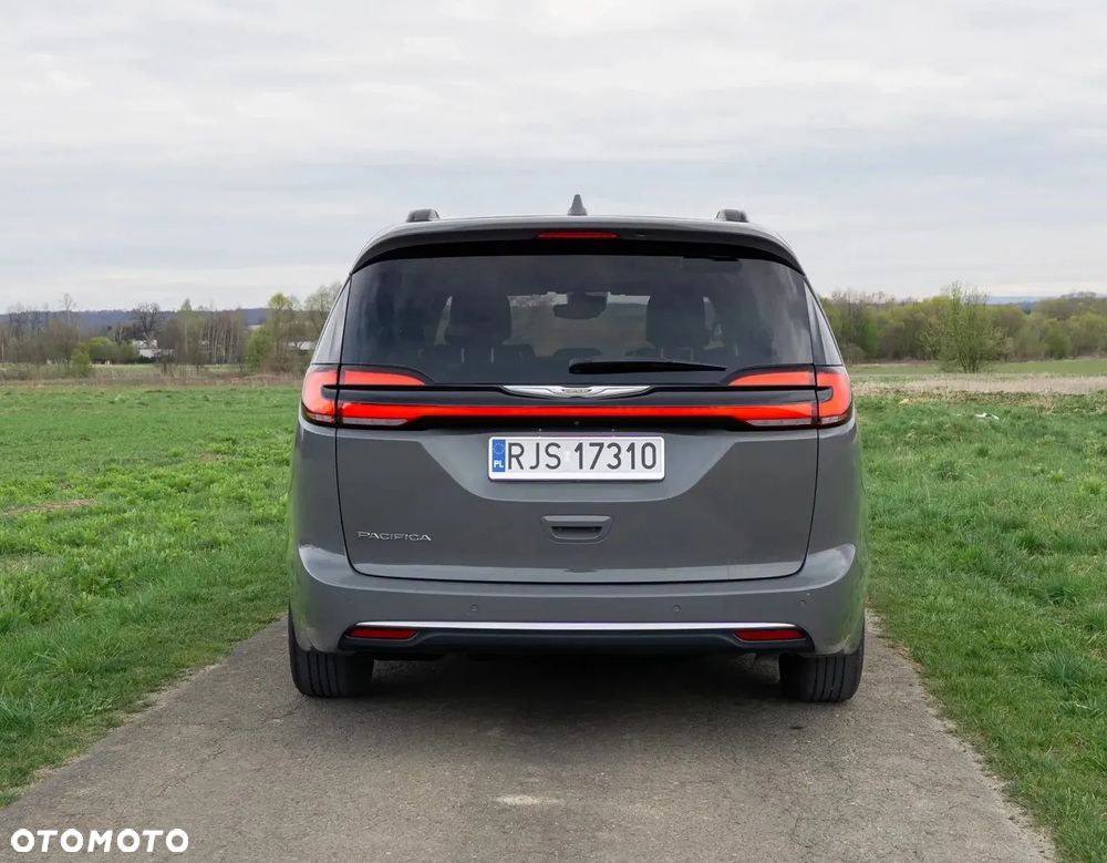 Chrysler Pacifica - 5