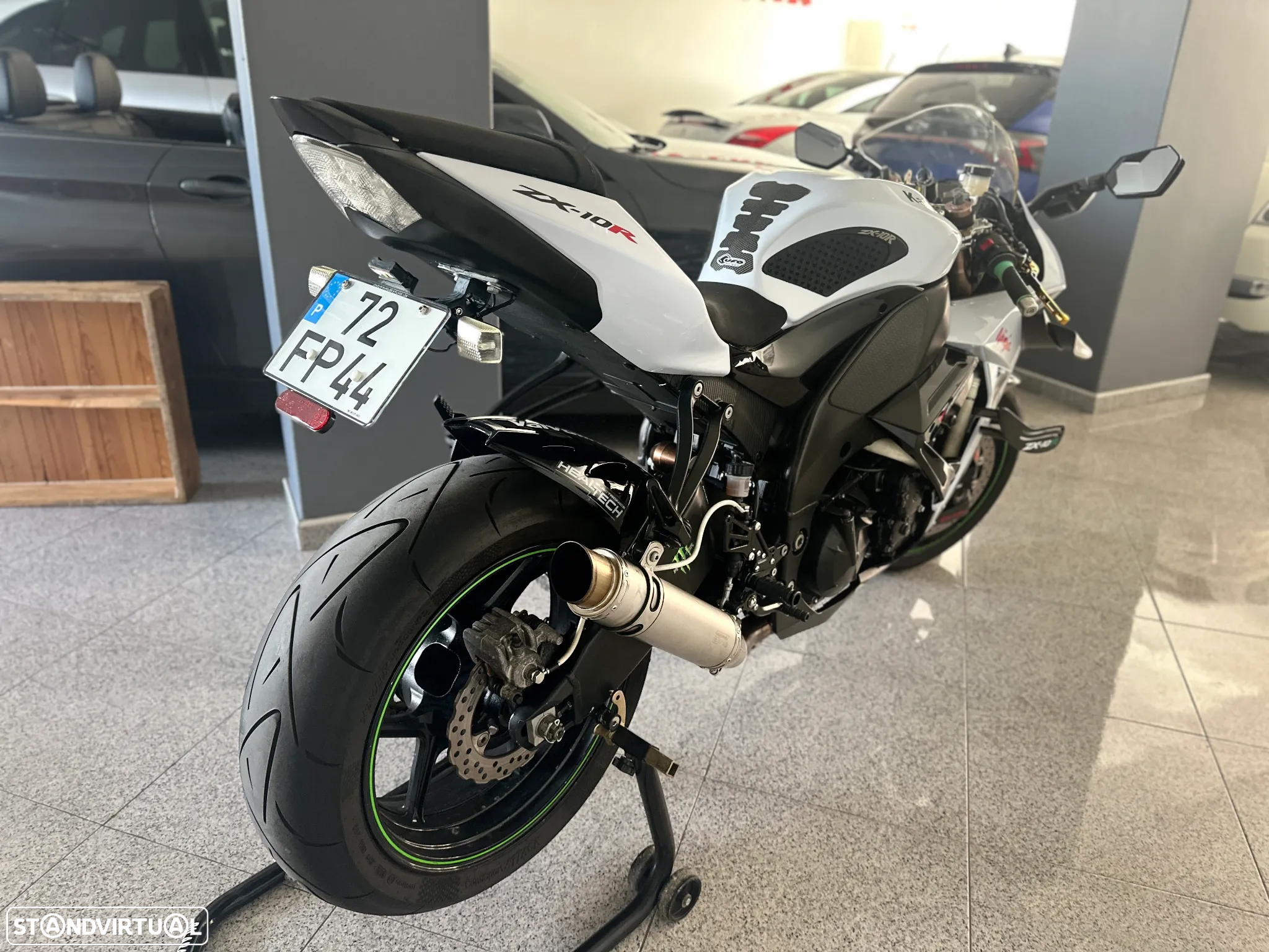 Kawasaki Ninja ZX-10R - 10