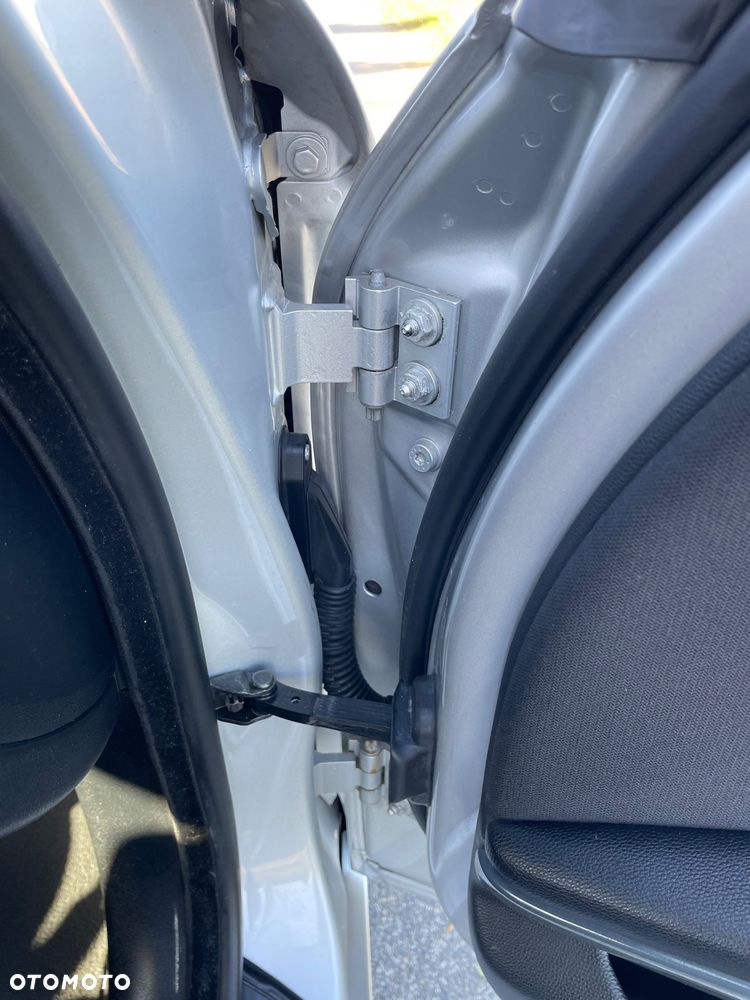 BMW Seria 3 320i - 35