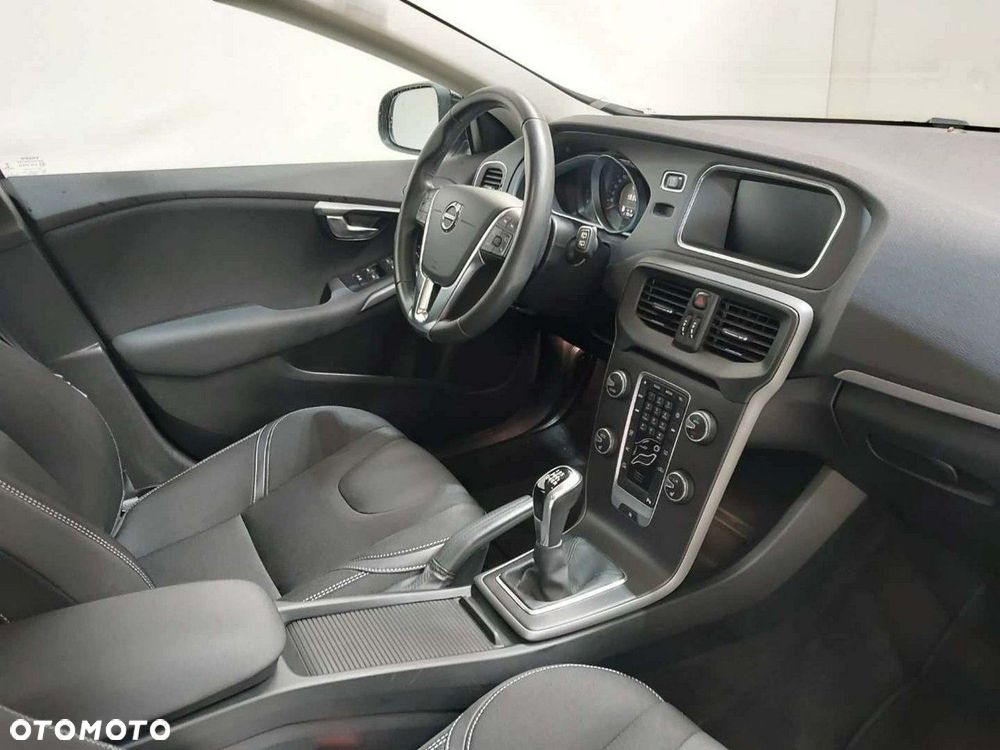 Volvo V40 T2 Momentum - 3