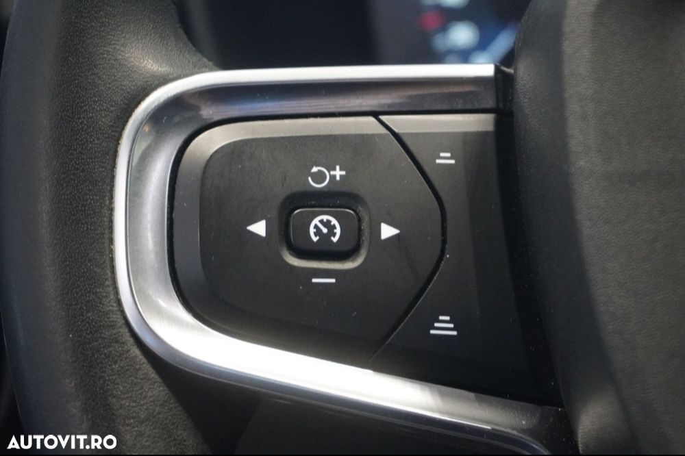 Volvo XC 40 T2 AT8 Momentum - 22