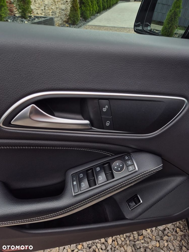 Mercedes-Benz CLA 180 7G-DCT Peak Edition - 19
