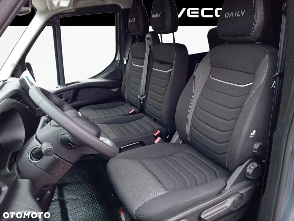 Iveco Daily L4H2 3.0 Diesel 180KM Automat Hi-Matic Brygadowy 7 osób - 16