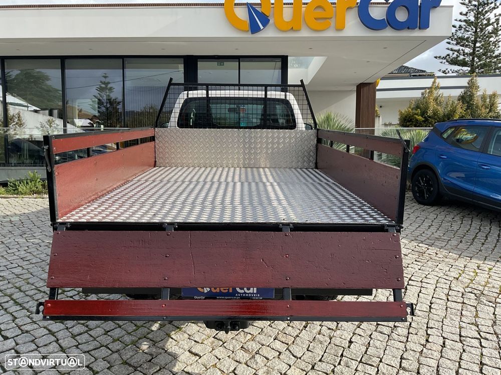 Toyota Hilux 2.4 D-4D CE - 14