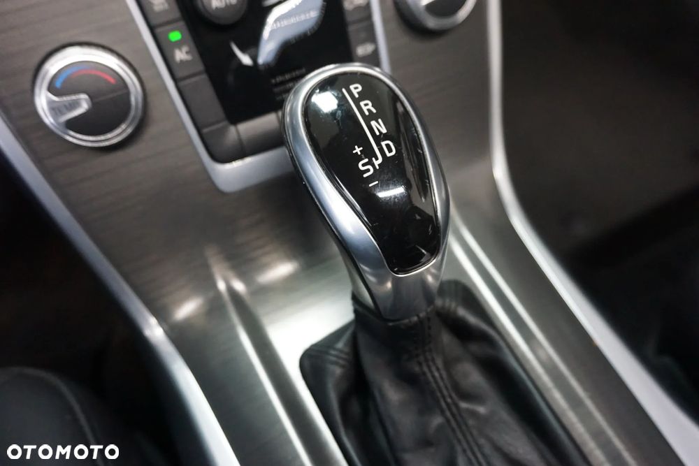 Volvo XC 70 D4 Geartronic Kinetic - 35