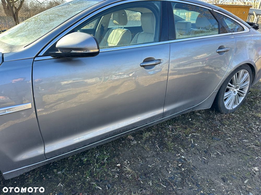 Jaguar XJ 3.0 D V6 LWB Premium Luxury - 5