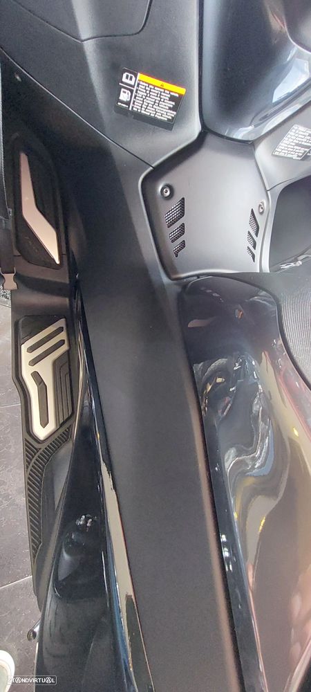 Yamaha TMAX Tech Max - 14