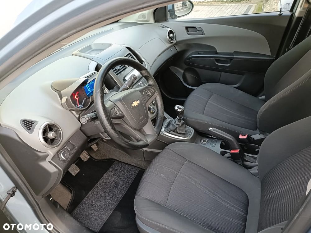 Chevrolet Aveo 1.4 LTZ - 10