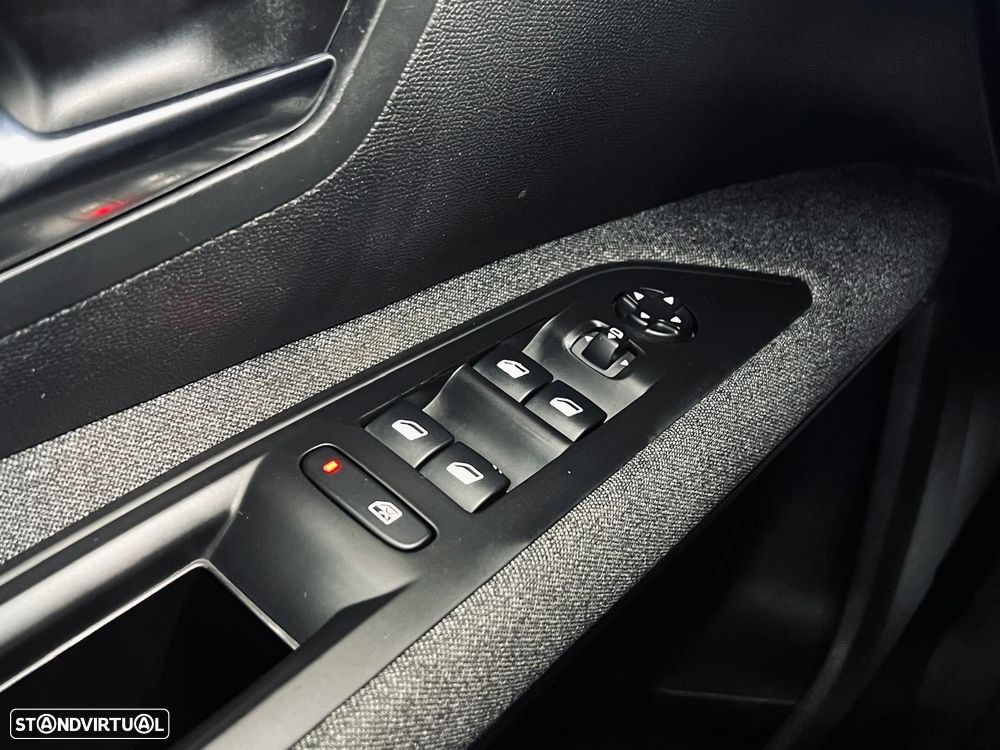 Peugeot 5008 1.5 BlueHDi Allure EAT8 - 32