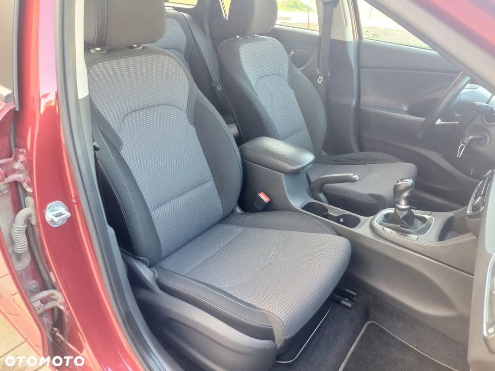 Hyundai i30 1.5 DPI Classic + - 22