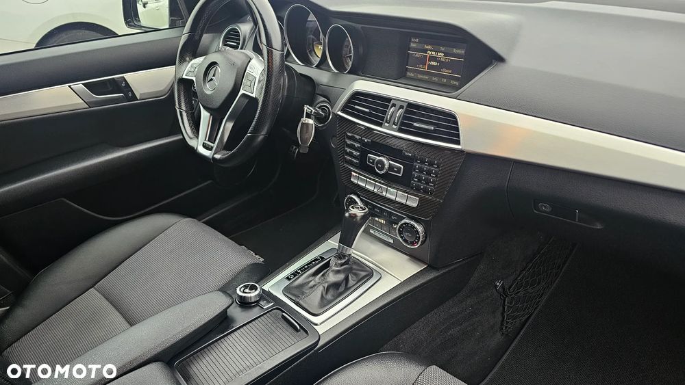 Mercedes-Benz Klasa C 250 (BlueEFFICIENCY) 7G-TRONIC Avantgarde - 21
