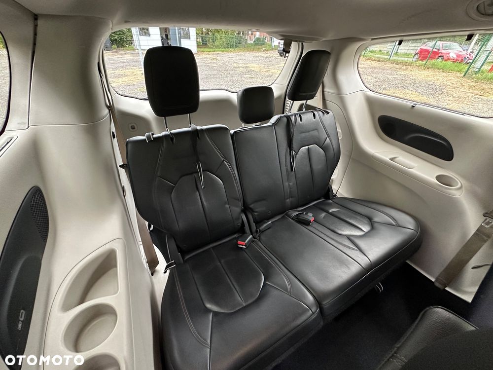 Chrysler Pacifica - 27