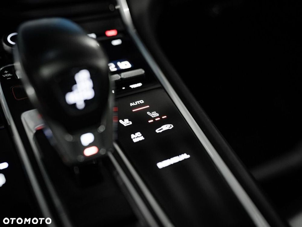 Porsche Panamera 4 E-Hybrid 10 Years Edition - 33