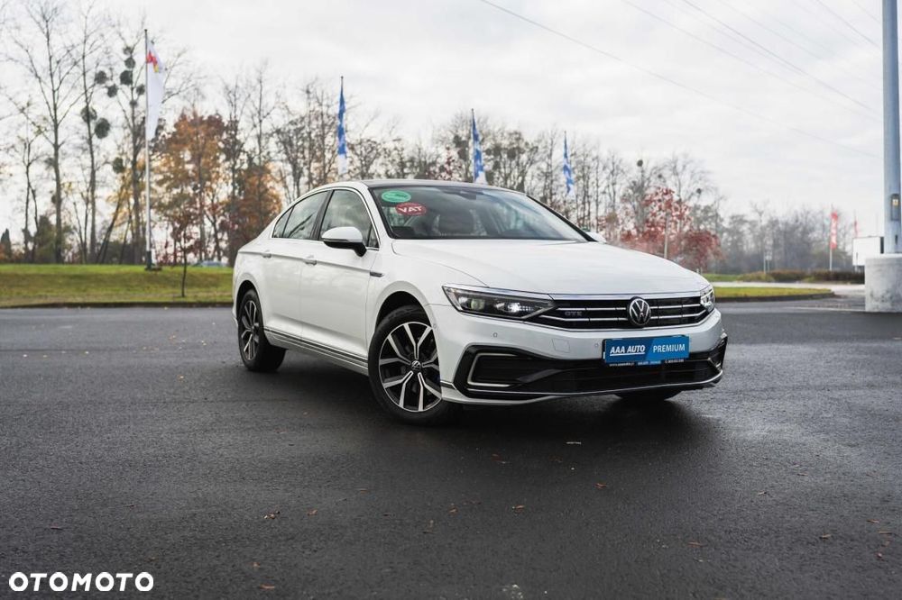 Volkswagen Passat - 4