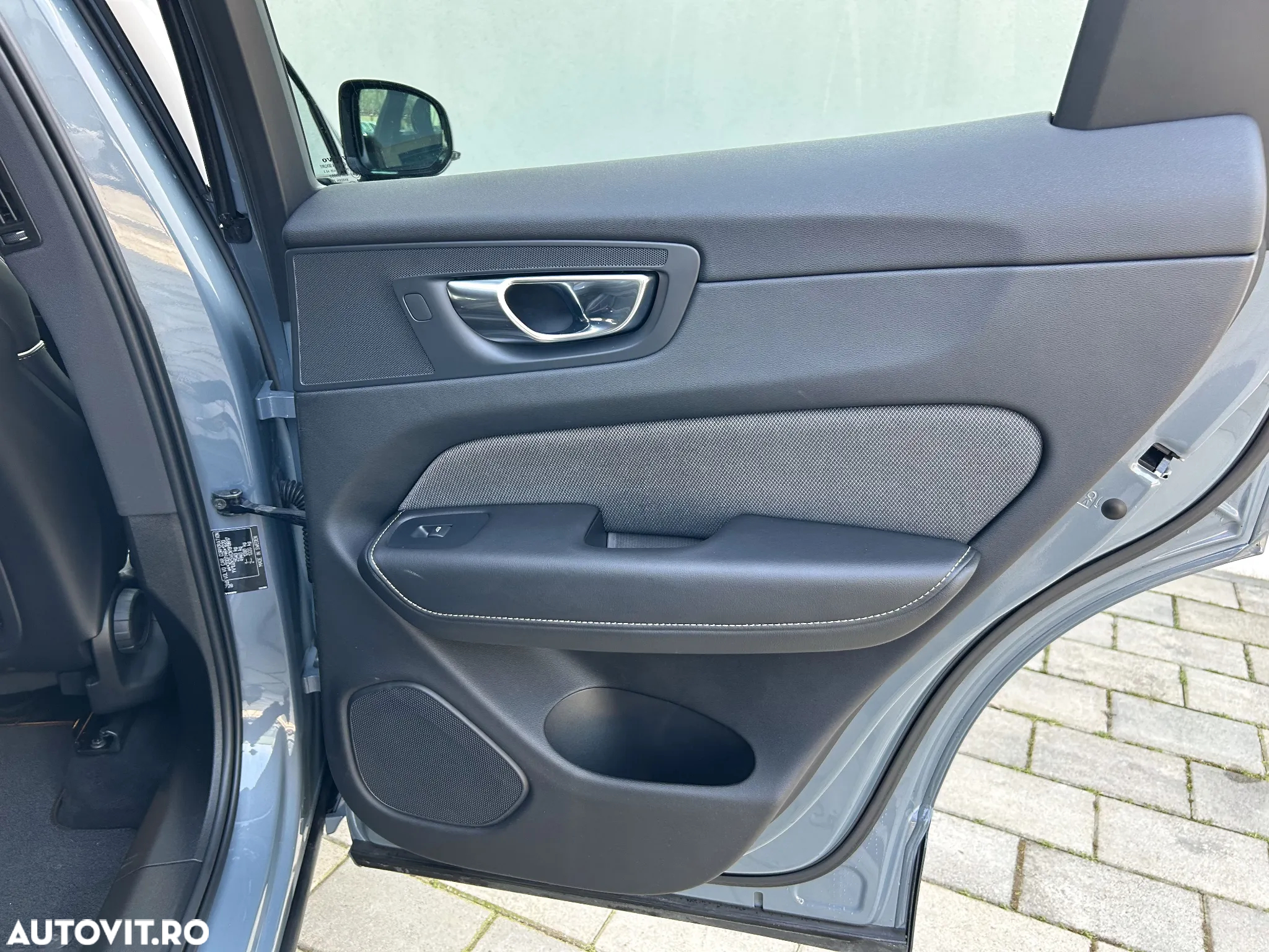 Volvo XC 60 B4 MHEV AT8 AWD R-Design - 14