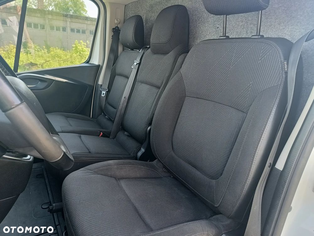 Renault Trafic L2H1 2.0 diesel 145kM 2019rok WEBASTO, CZUJNIKI PARKOWANIA, HAK, NIEWIELKI PRZEBIEG stan BDB, BEZWPADKOWY! - 6