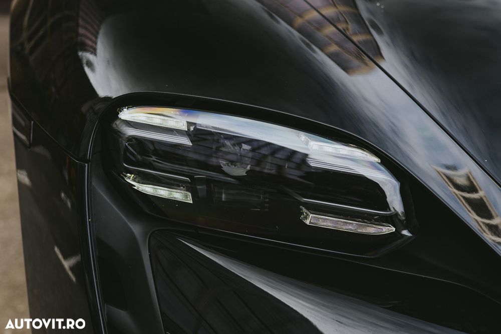 Porsche Taycan - 4