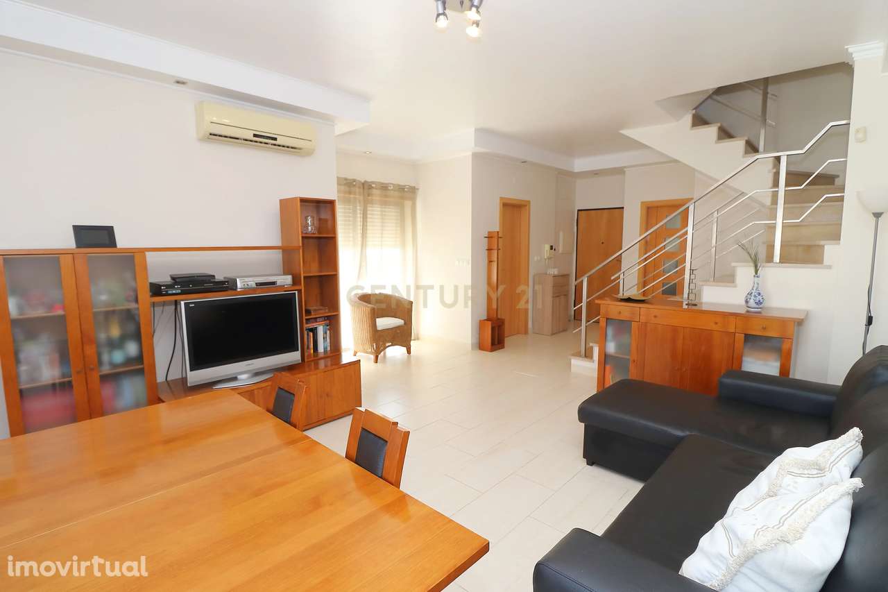 Moradia T4 com Garagem Ampla e Grande Espaço Exterior Charneca da Capa - Grande imagem: 2/54