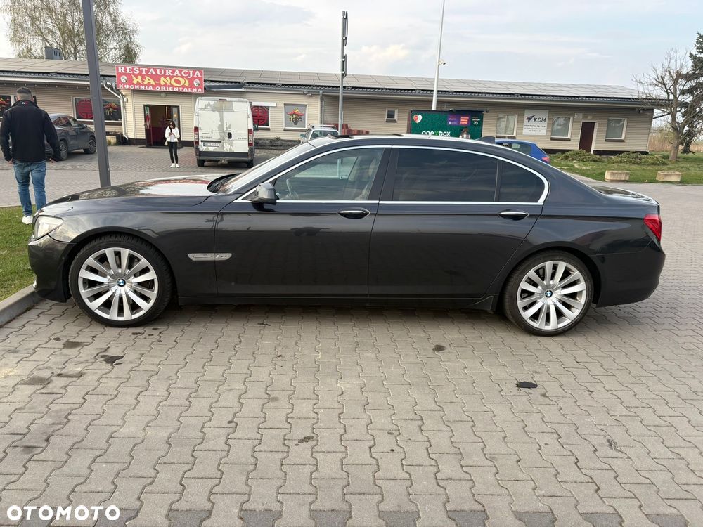BMW Seria 7 750i L - 2