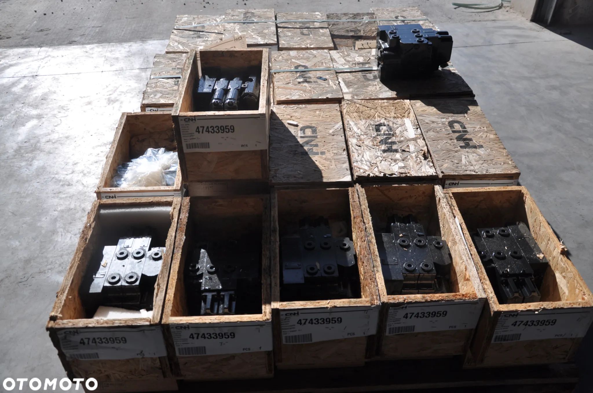 47433959 Zawór sterujacy Valve block  Rozdzielacz hydrauliczny Case New Holland Steyer - 1