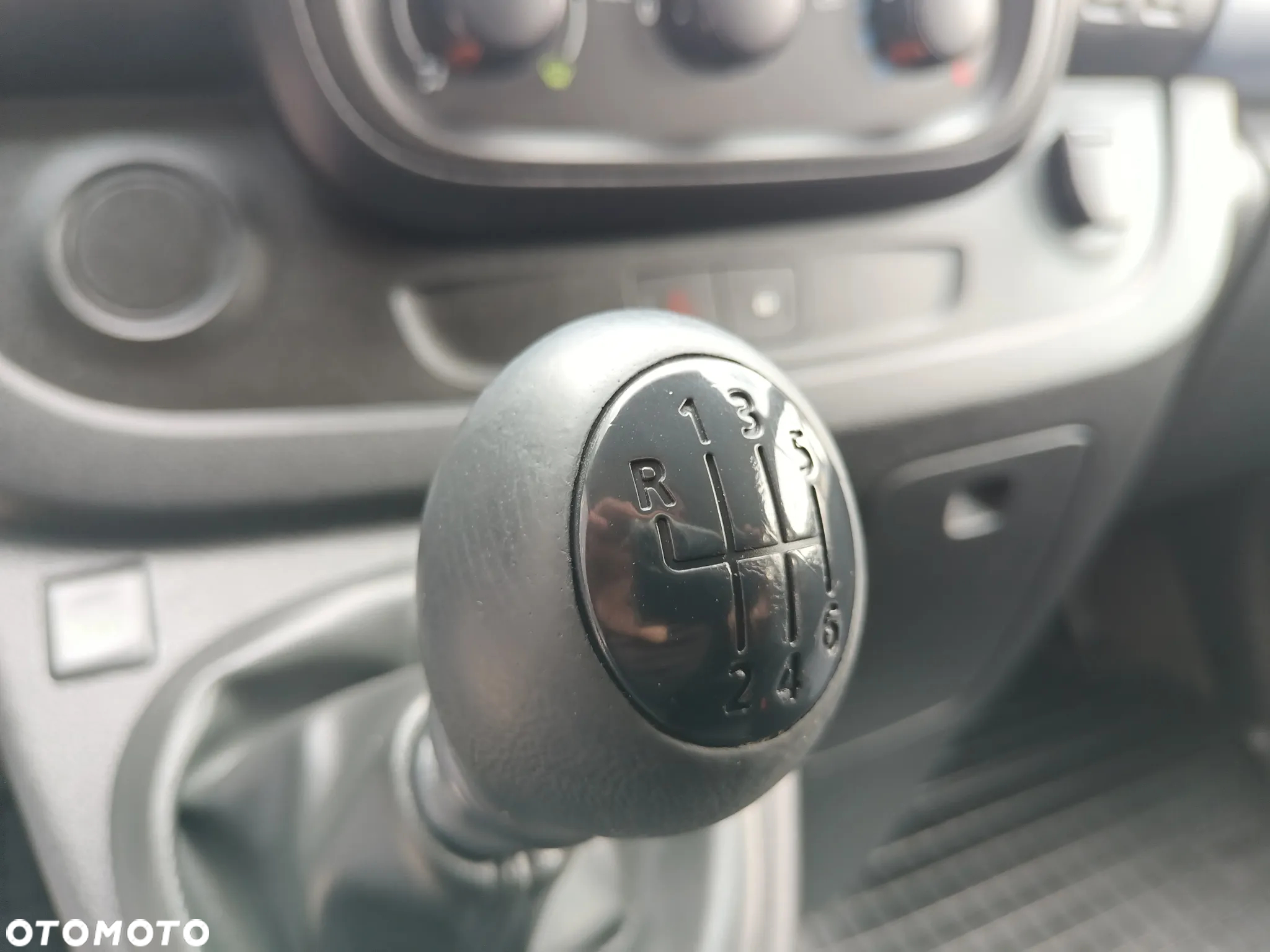 Opel VIVARO 5-cio OSOBOWY LONG - 29