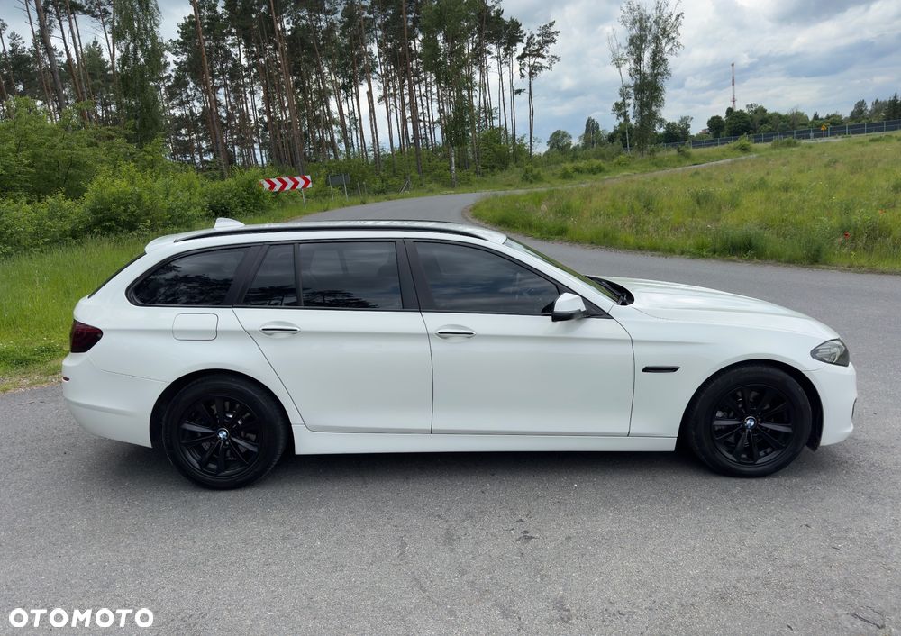 BMW Seria 5 520d Touring Luxury Line - 2