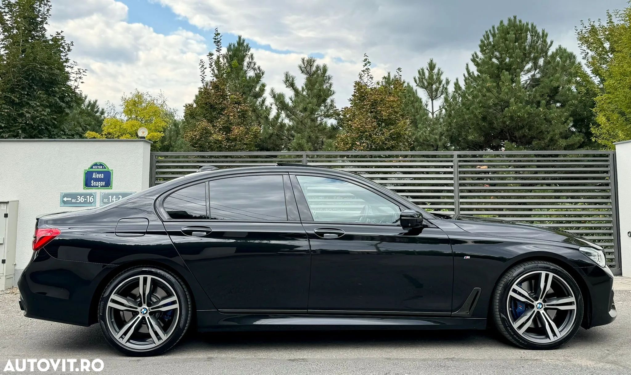 BMW Seria 7 750i xDrive - 1