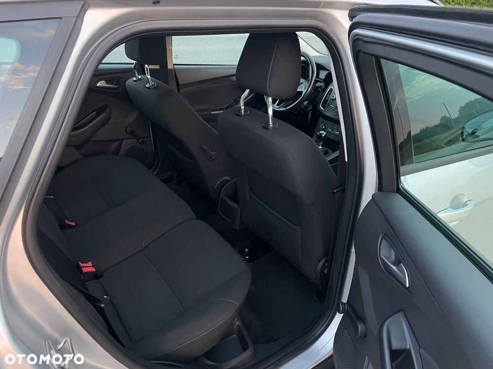 Ford Focus SW - 11