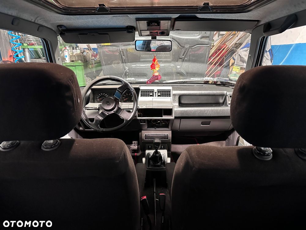 Renault 5 - 8