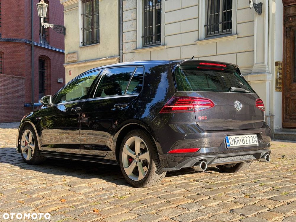 Volkswagen Golf - 5