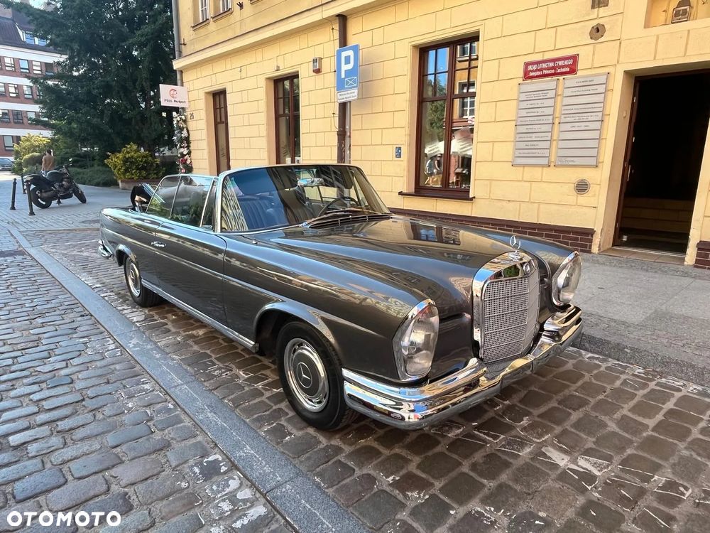 Mercedes-Benz W111 - 1