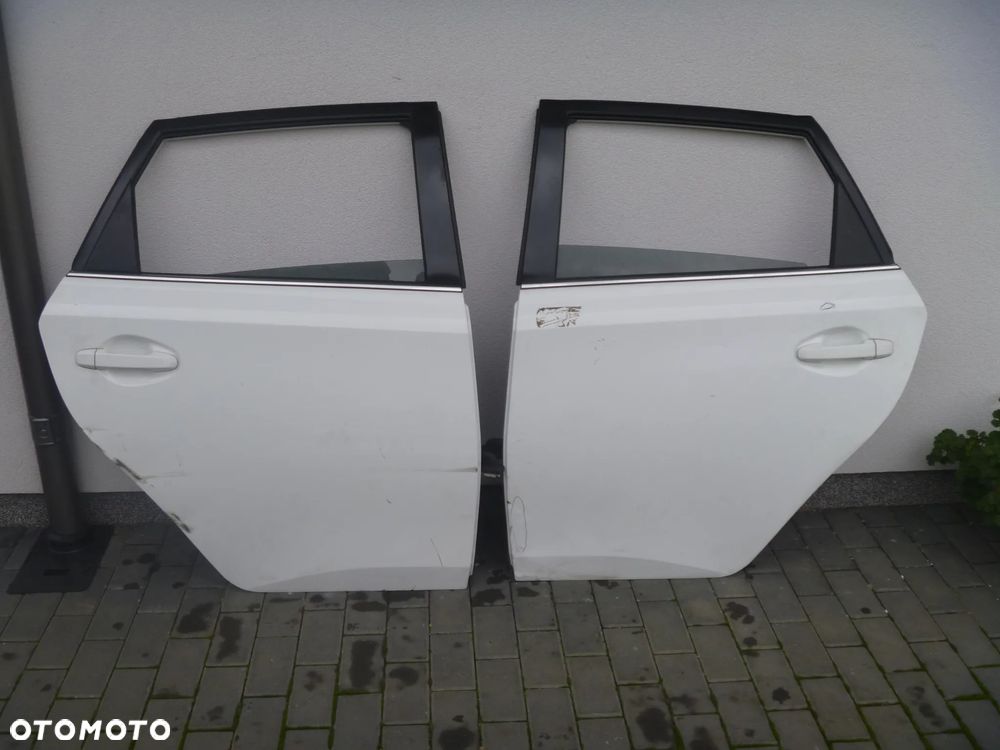 TOYOTA AURIS II LIFT HB ZDERZAK TYLNY LISTWA - 15