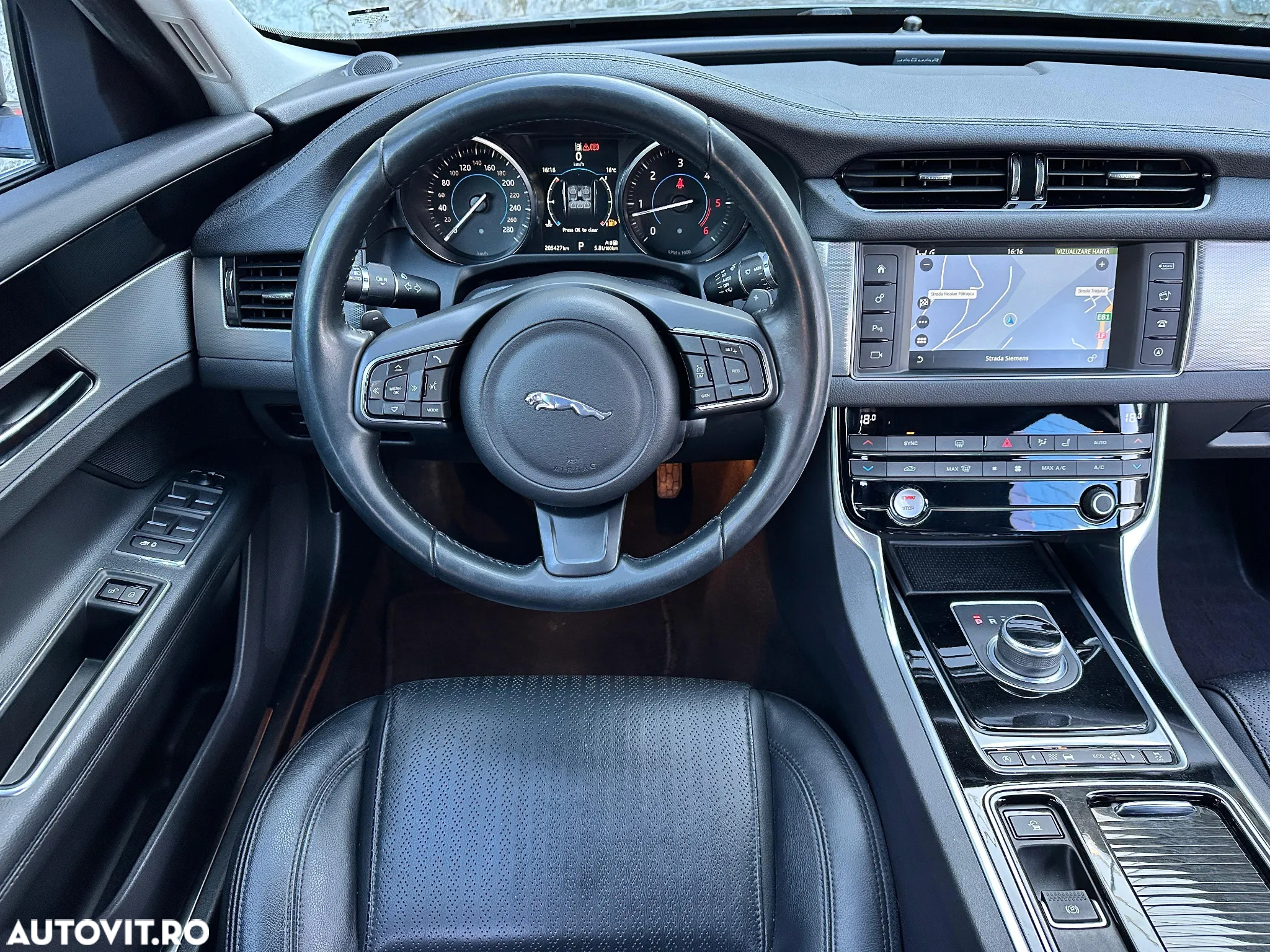 Jaguar XF 20d RWD E-Performance Portfolio - 6