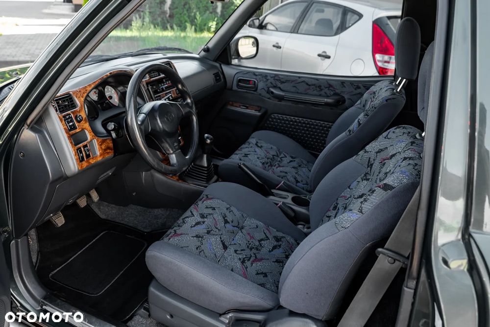 Toyota RAV4 2.0 Special - 12