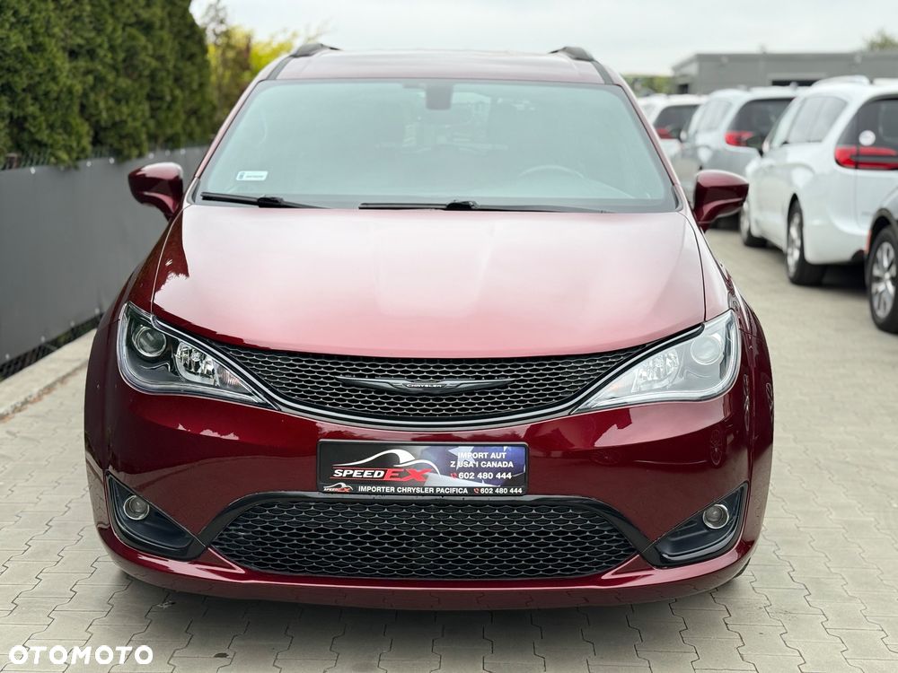 Chrysler Pacifica - 2