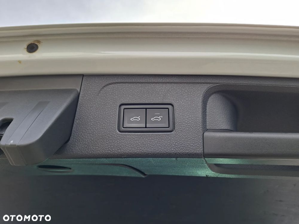Volkswagen Passat Variant 2.0 TDI BMT Highline DSG - 17