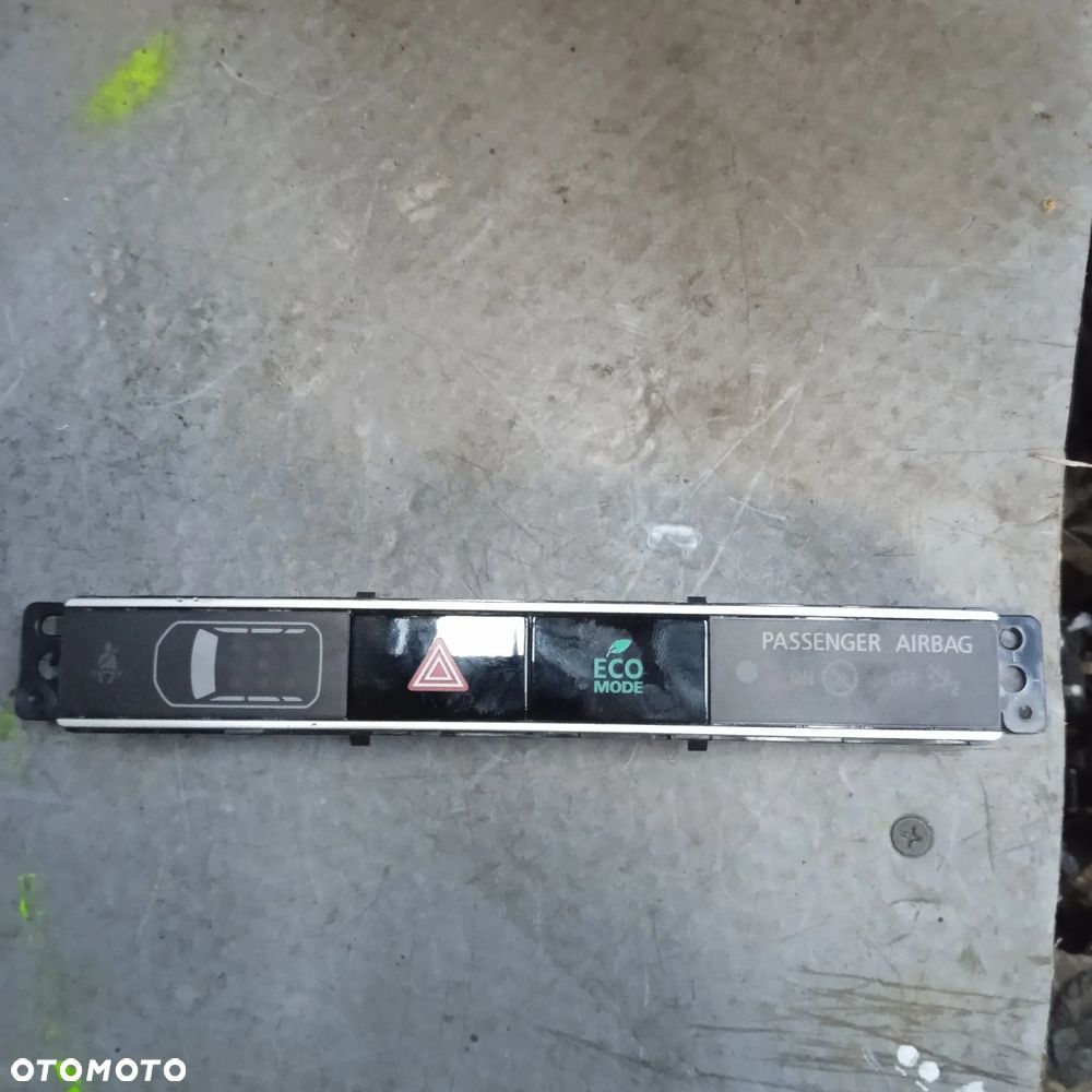 Panel awaryjnych Outlander III 8002C642 - 1