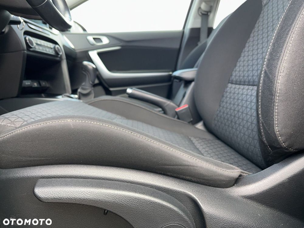 Kia Ceed - 11
